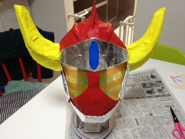 仮面ライダーバロンのマスク お面 の作り方no 3 下地作成 仕上げまで 手作りグッズで仮面ライダーガイムとバロンに変身しよう 作り方解説サイト